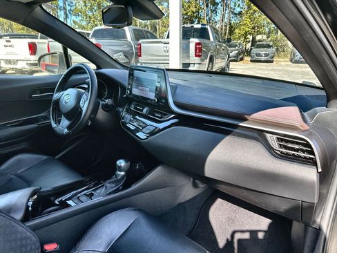 Used 2019 Toyota C-HR Limited image 28