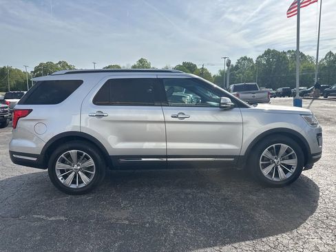 Used 2018 Ford Explorer Limited FWD image 2