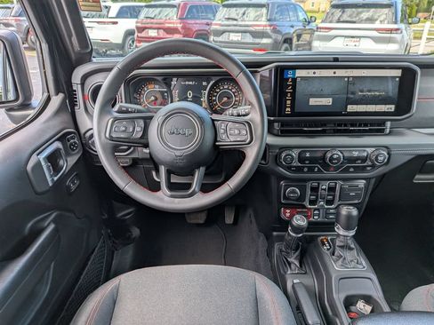 Used 2024 Jeep Wrangler Unlimited Rubicon AWD/4WD image 28
