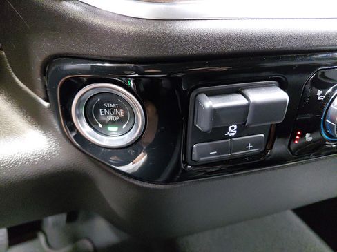 Certified 2025 GMC Sierra 1500 SLT AWD/4WD image 34