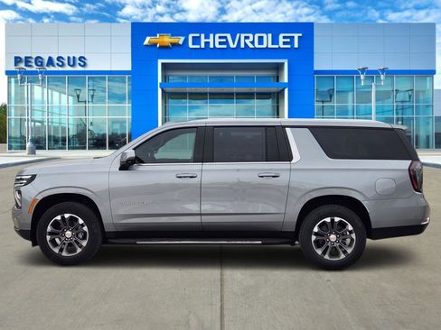 New 2026 Chevrolet Suburban LT w/ Comfort Package AWD/4WD image 3