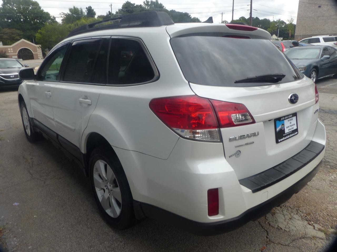 Used 2011 Subaru Outback 2.5i Limited AWD/4WD image 8