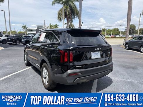 Used 2023 Kia Sorento LX FWD image 7