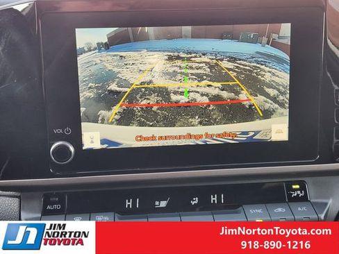 Used 2025 Toyota Camry SE image 19