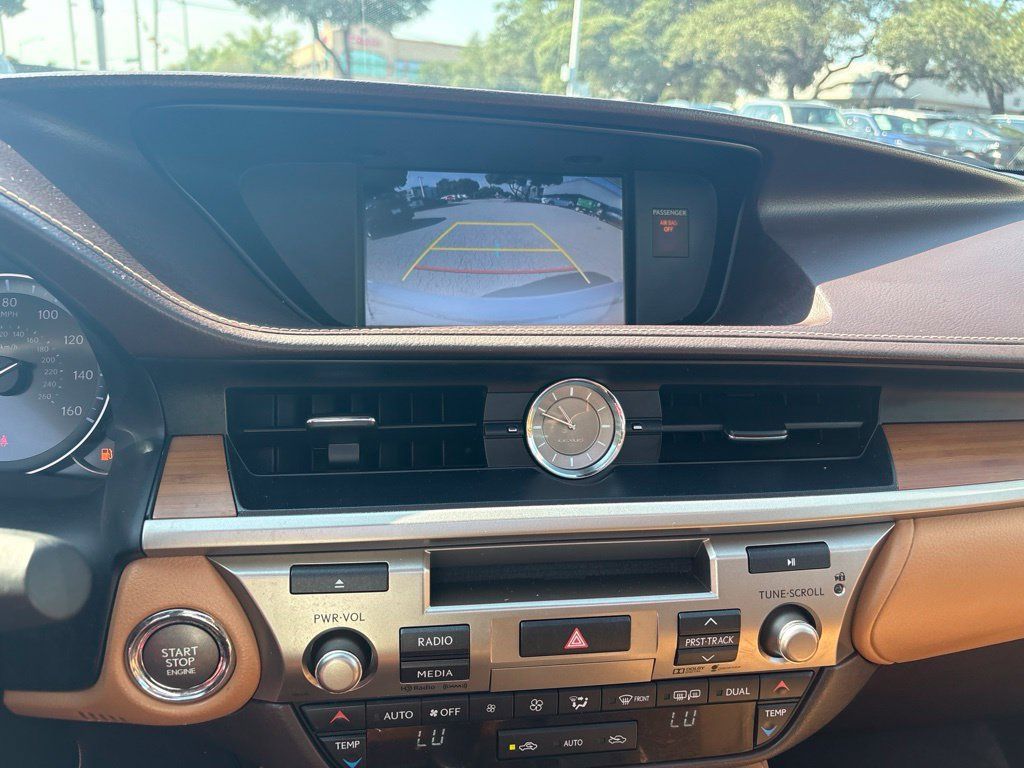 Used 2016 Lexus ES 350 w/ Luxury Package w/Wood Trim FWD image 15