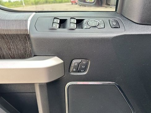 Used 2020 Ford F550 4x4 Crew Cab Super Duty w/ Lariat Value Package image 21