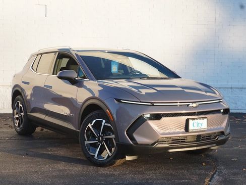 New 2026 Chevrolet Equinox EV LT image 2