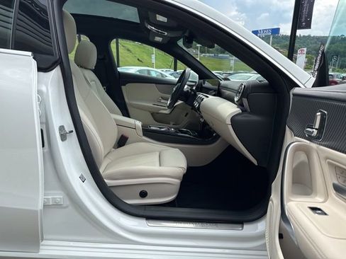 Used 2025 Mercedes-Benz CLA 250 4MATIC image 24