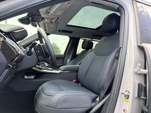 Used 2024 Land Rover Range Rover Sport SE AWD/4WD image 7