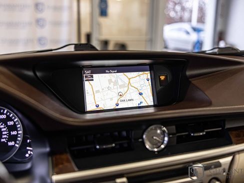 Used 2017 Lexus ES 350 w/ Luxury Package image 28