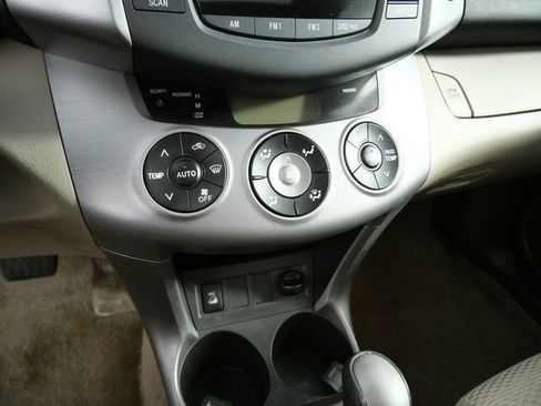 Used 2006 Toyota RAV4 Limited AWD/4WD image 19