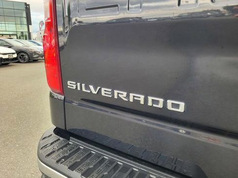Used 2022 Chevrolet Silverado 1500 LT AWD/4WD image 7