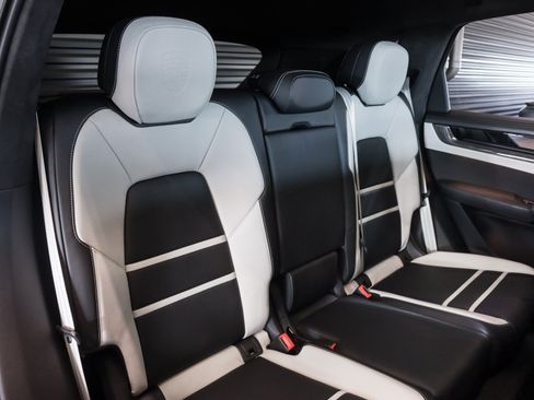 Certified 2025 Porsche Cayenne GTS AWD/4WD image 6