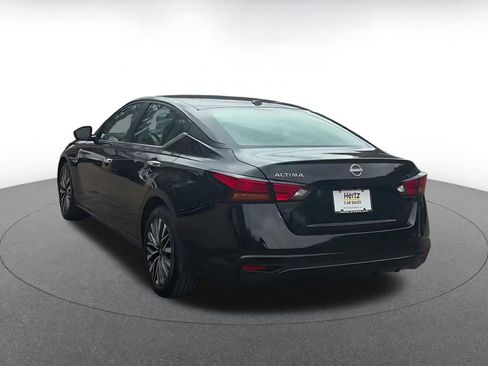 Used 2025 Nissan Altima 2.5 SV FWD image 11