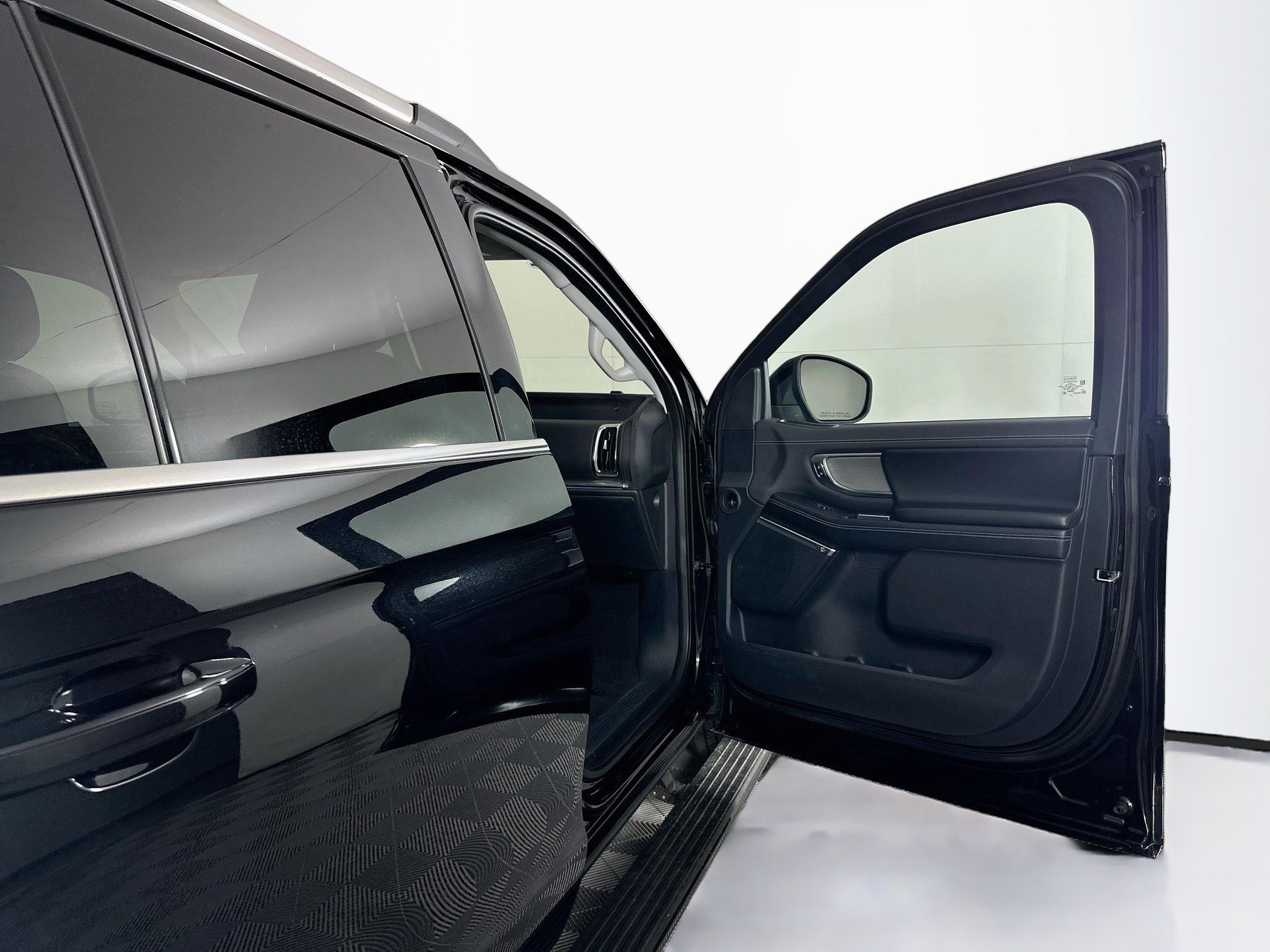 Used 2025 Ford Expedition Max Platinum AWD/4WD image 35