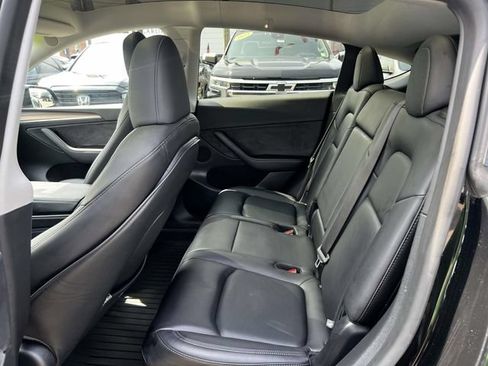 Used 2025 Tesla Model Y Long Range AWD/4WD image 11