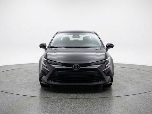 Used 2025 Toyota Corolla LE FWD image 2