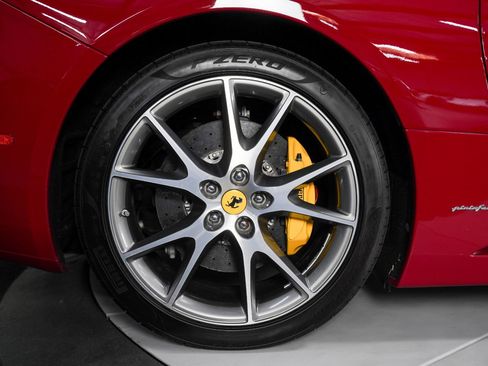 Used 2010 Ferrari California RWD image 24