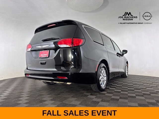 Used 2024 Chrysler Voyager LX FWD image 11