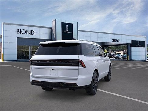 New 2026 Lincoln Navigator Reserve AWD/4WD image 8