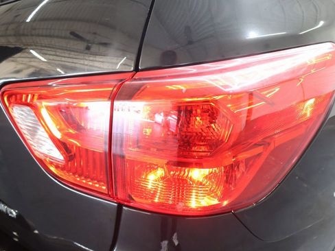 Used 2020 Nissan Pathfinder S image 29