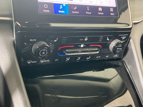 Used 2022 Jeep Grand Cherokee Limited AWD/4WD image 15