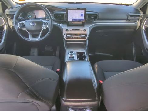 Used 2022 Ford Explorer XLT image 15