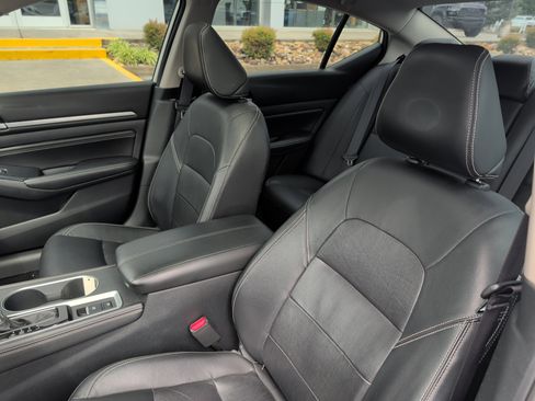 Used 2019 Nissan Altima 2.5 Platinum FWD image 16