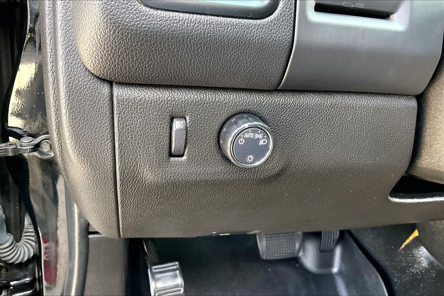 Used 2021 Chevrolet Colorado LT w/ Fleet Safety Package RWD image 14