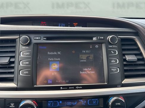 Used 2019 Toyota Highlander Plus AWD/4WD image 11
