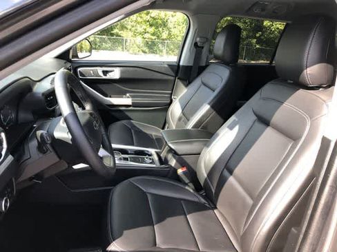 Used 2024 Ford Explorer XLT w/ Equipment Group 202A AWD/4WD image 10