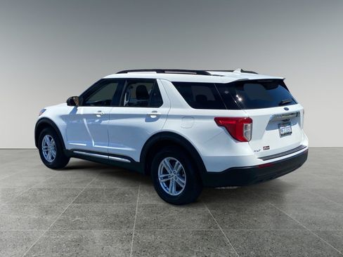 Used 2023 Ford Explorer XLT RWD image 3