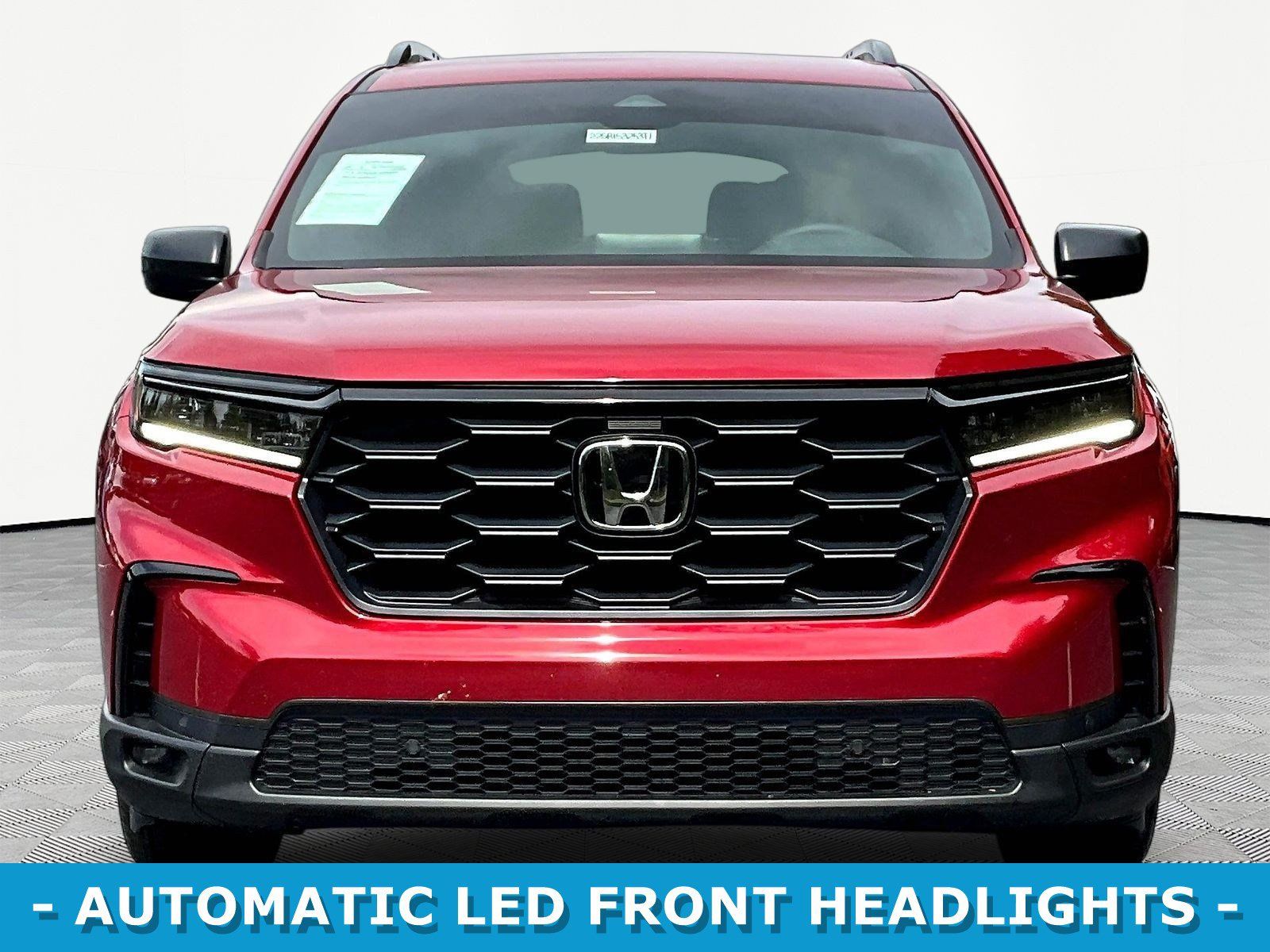 Used 2025 Honda Pilot Sport image 2