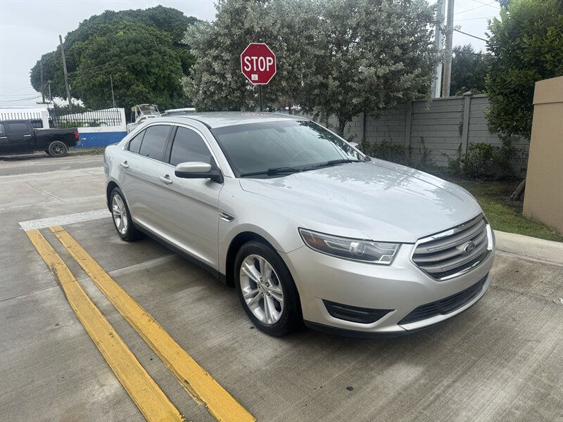 Used 2017 Ford Taurus SEL FWD image 3