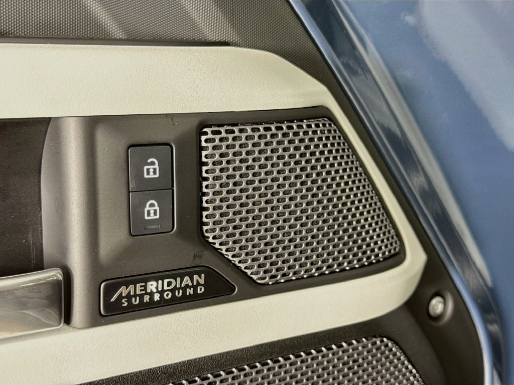 Used 2023 Land Rover Defender 110 X-Dynamic SE AWD/4WD image 25