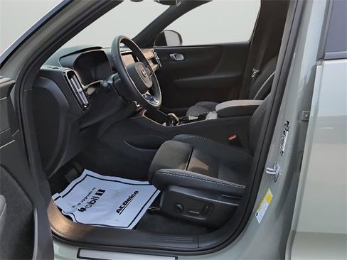 Used 2023 Volvo XC40 Recharge Ultimate w/ Protection Package Premier image 14