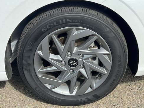Used 2026 Hyundai Elantra Hybrid FWD image 18