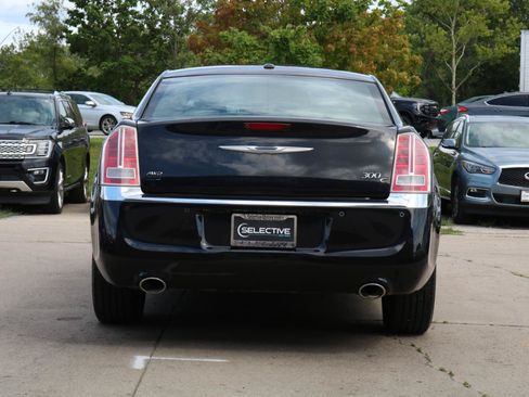 Used 2011 Chrysler 300 C AWD/4WD image 10