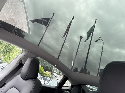 Used 2023 Tesla Model Y Long Range AWD/4WD image 19
