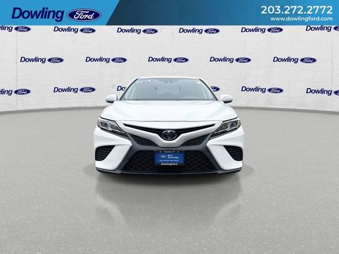 Used 2019 Toyota Camry SE FWD image 3