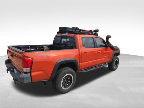 Used 2016 Toyota Tacoma TRD Sport w/ Towing Package AWD/4WD image 9