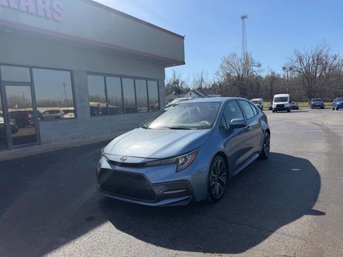 Used 2020 Toyota Corolla SE w/ SE Premium Package image 2