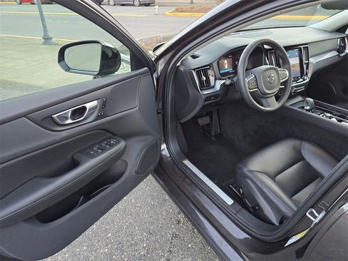 Used 2025 Volvo S60 B5 Core image 19