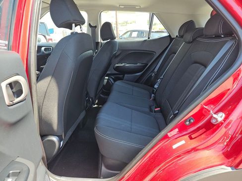 Used 2025 Hyundai Venue SEL FWD image 17