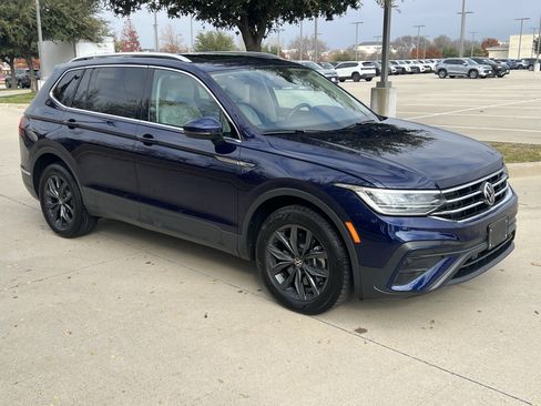 Certified 2023 Volkswagen Tiguan SE w/ Panoramic Sunroof Package image 2