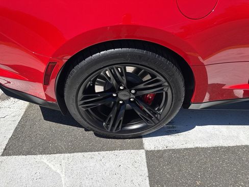 Used 2021 Chevrolet Camaro ZL1 RWD image 17