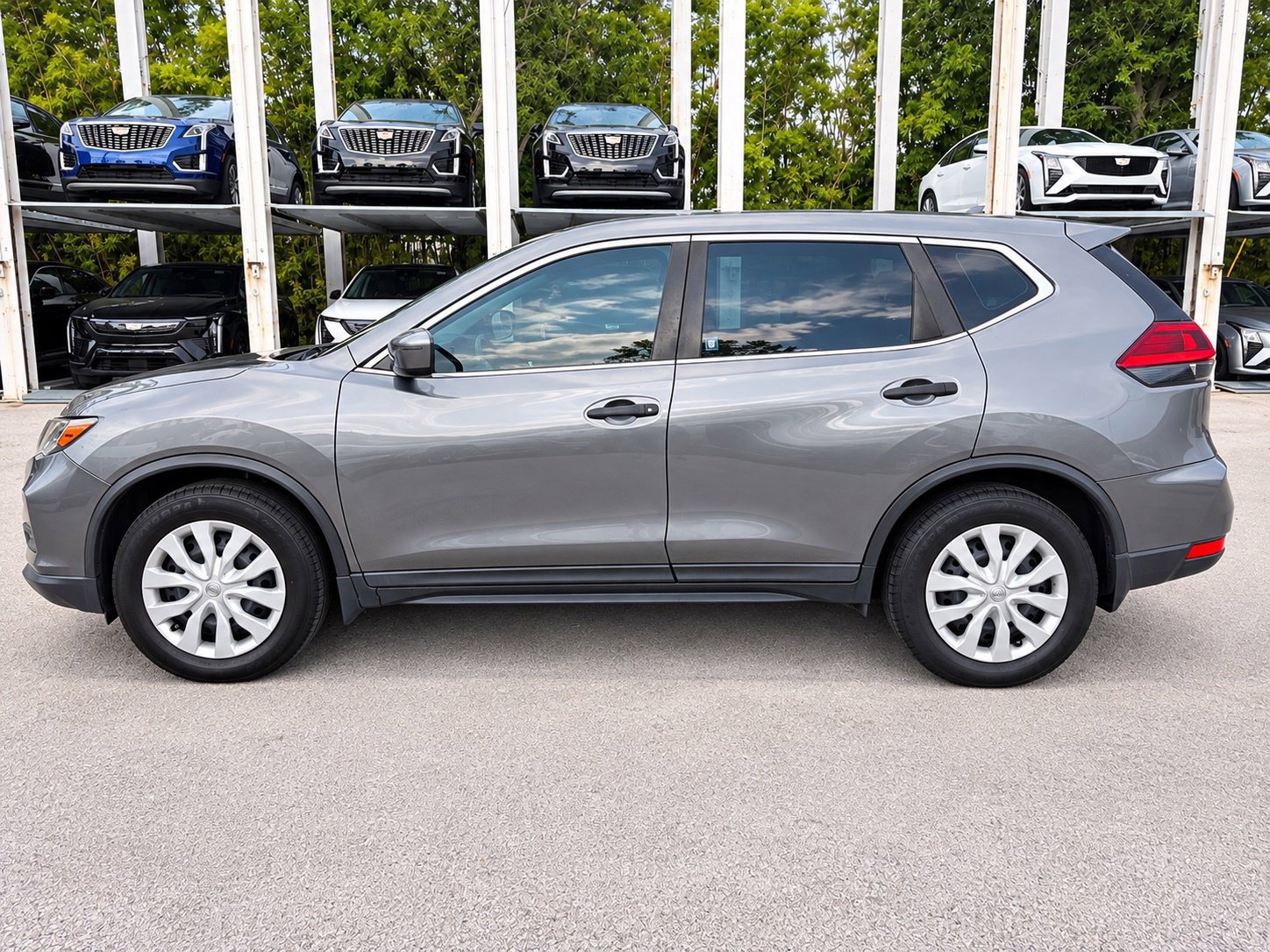 Used 2018 Nissan Rogue S FWD image 2