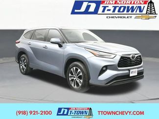 Used 2021 Toyota Highlander XLE FWD 360° Tour