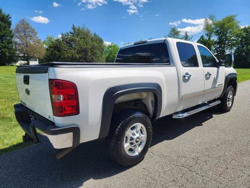 Used 2011 Chevrolet Silverado 2500 LT w/ Interior Plus Package AWD/4WD image 6