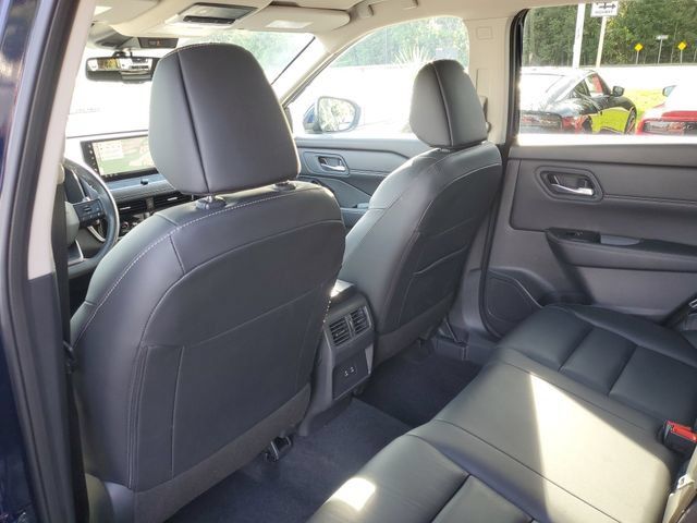 Certified 2026 Nissan Rogue SL FWD image 8